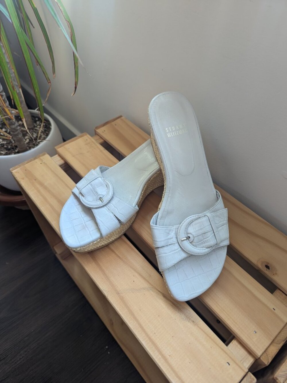 Stuart Weitzman Buckster Wedge Sandals White Croc-Embossed Leather Size 8